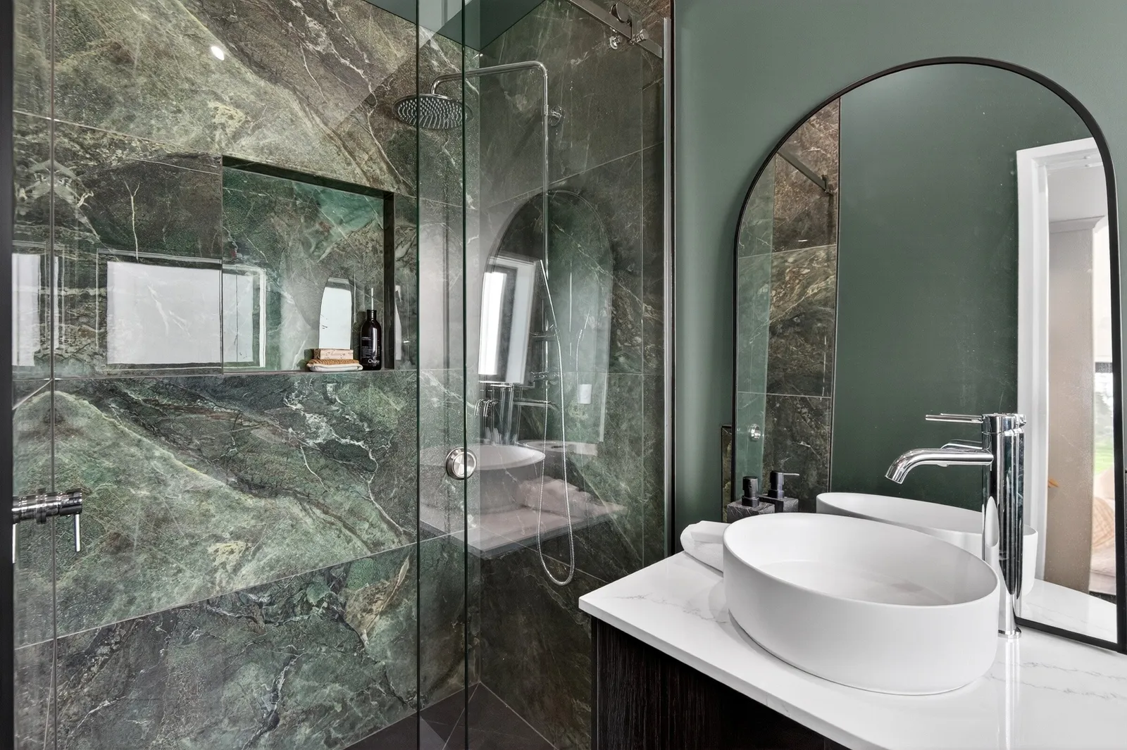 Modern bathroom with forest green wall paired with deep green marble tiled shower wall in Gordonton Road new build by Whitechurch Construction, Te Awamutu builders.