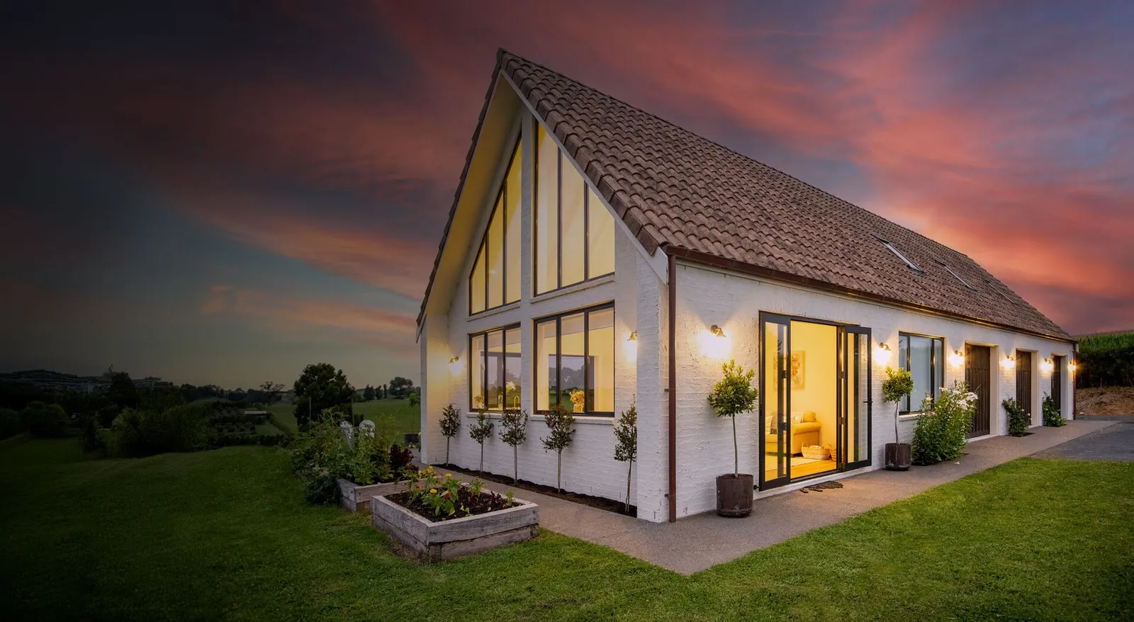 Barn-style home at dusk built by Whitechurch Construction